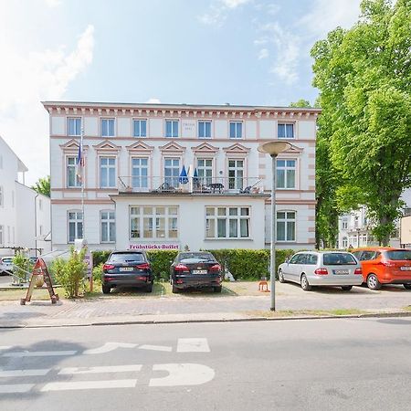 Haus Troja Hotell Rostock Exteriör bild