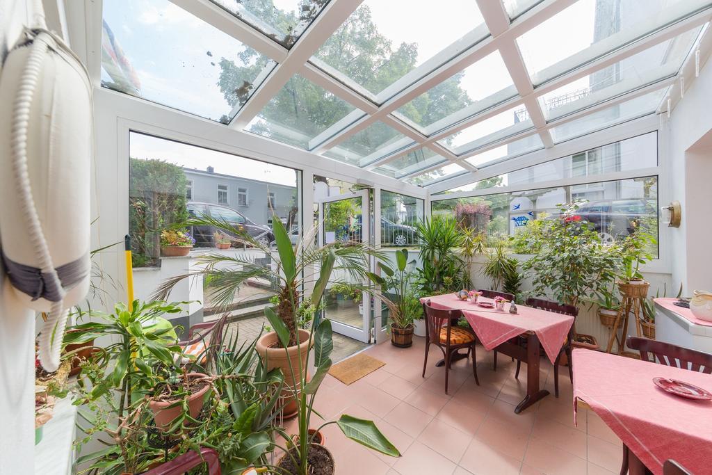 Haus Troja Hotell Rostock Exteriör bild