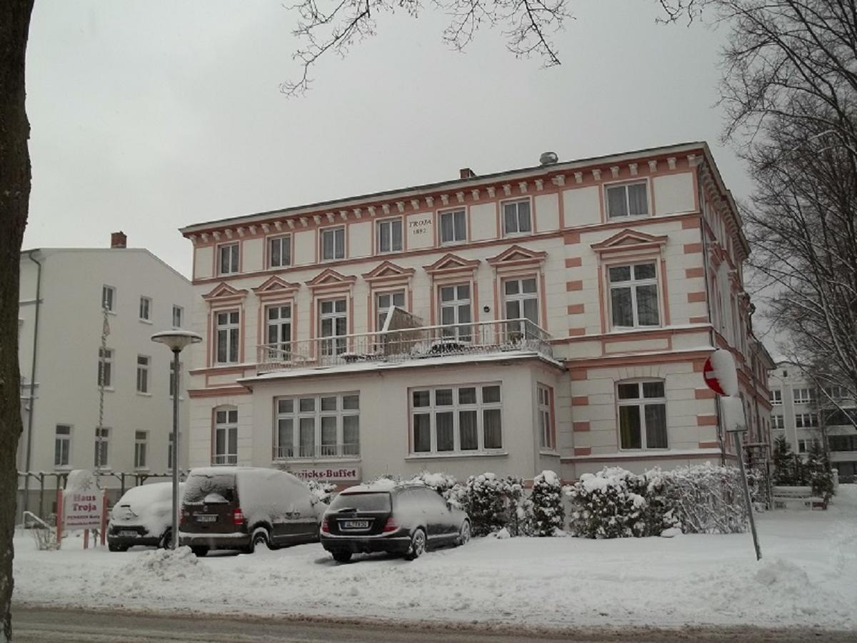 Haus Troja Hotell Rostock Exteriör bild